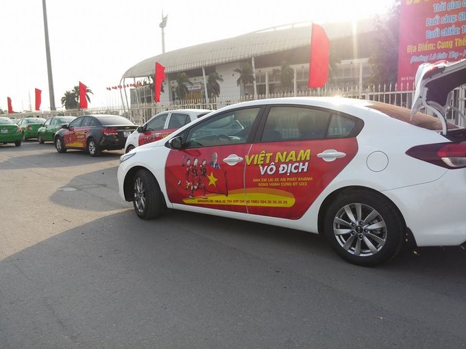 Người Việt đua nhau trang trí ôtô cổ vũ đội bóng U23